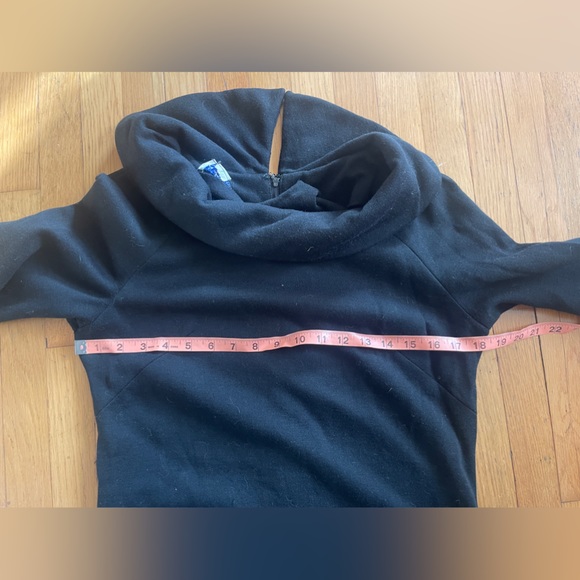 60s Vintage Black Knit Wiggle Dress w 3/4 Length Sleeves and rounded collar - Picture 8 of 10